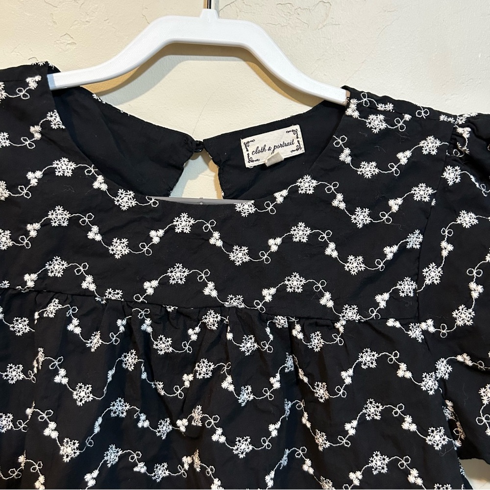 100% Cotton Charming Black and White Floral Blouse - Picture 2 of 9